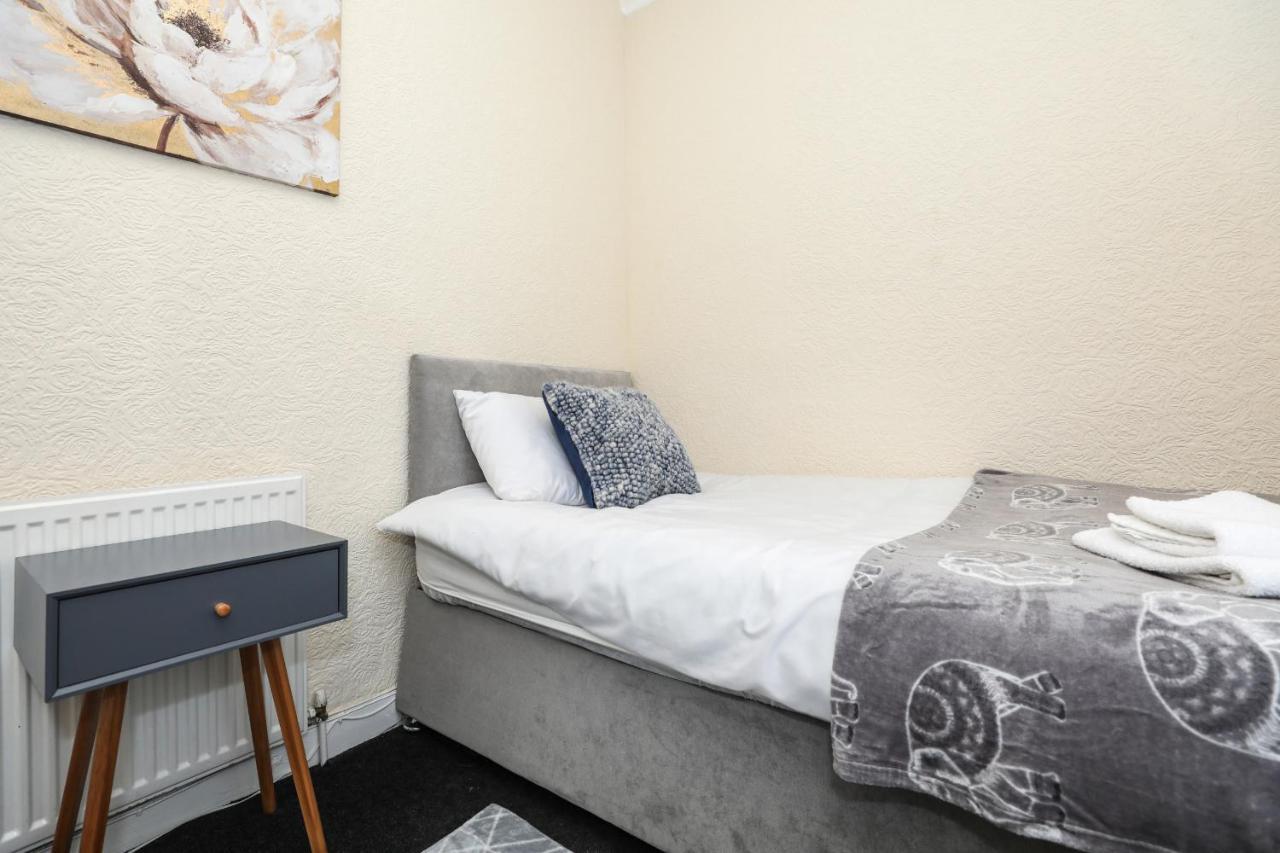 Modern Guest House - Central Inverness - Complimentary Snacks - Free Parking Экстерьер фото